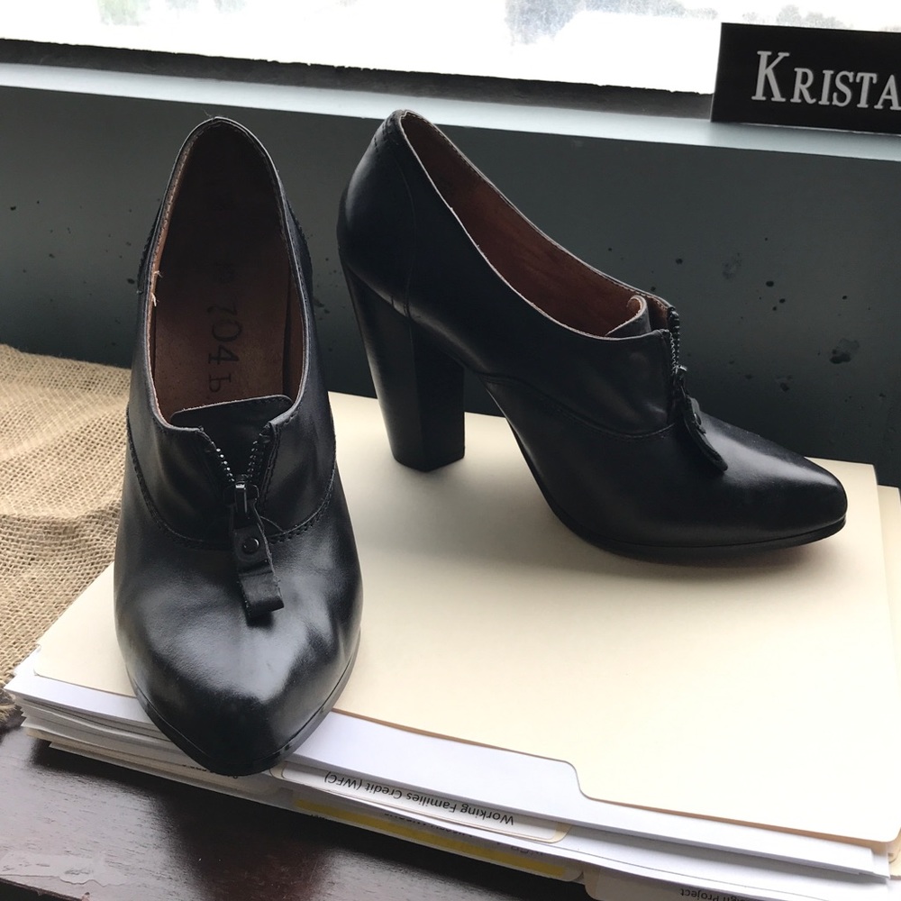 Black Leather Pumps with Chunky Heel